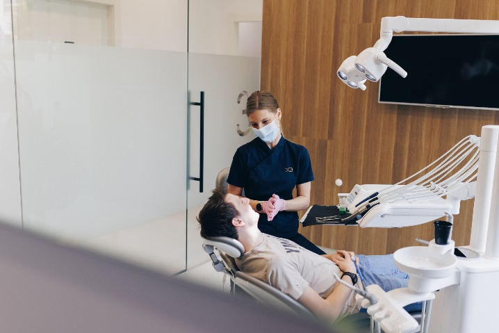 doktorica kristina majpruz savjetuje klijenta